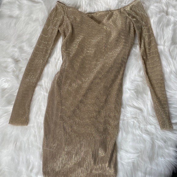 PrettyLittleThing Gold Metallic Plisse Ruched Front Bardot Bodycon Dress US6 - Picture 10 of 12